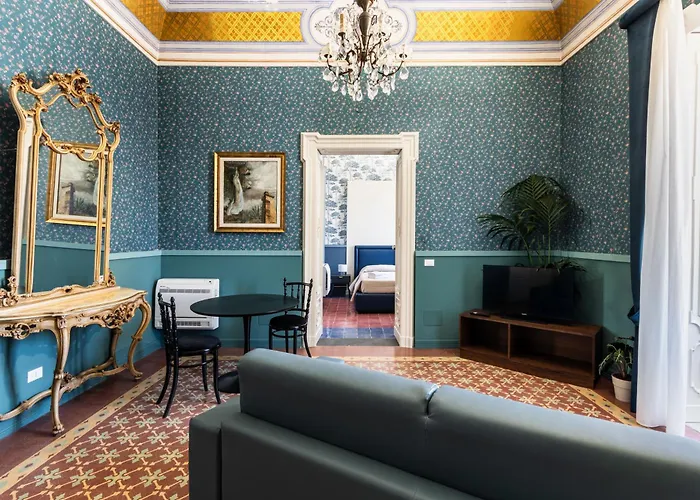 Palazzo Giangreco Luxury 4* アヴォラ